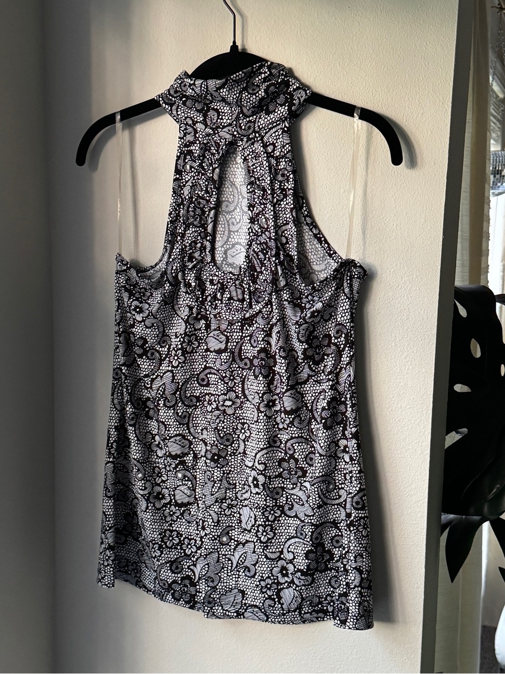 J.T.B. Sleeveless High-Neck Floral Print Top - Black & White - Picture 2 of 5